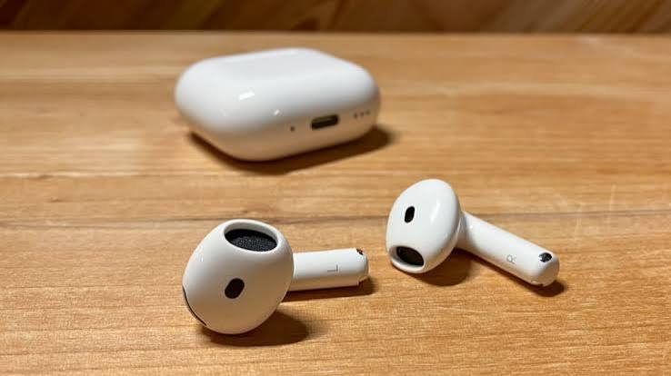 Apple AirPods 4 with Active Noise Cancellation